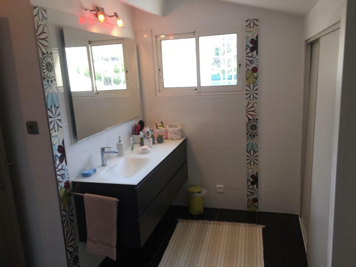 Mas Jasmin Apartment โรชฟอร์ต-ดู-การ์ ภายนอก รูปภาพ